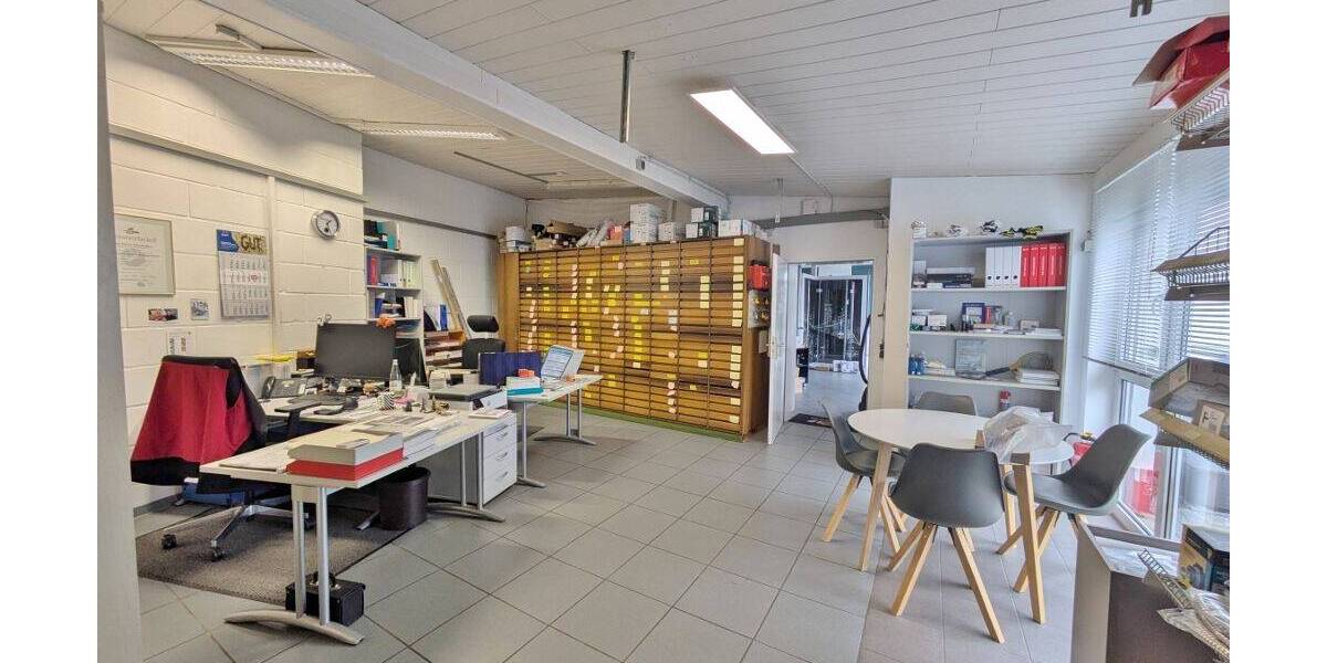 Baugrundstück mit Entwicklungspotential in guter Lage! zimmer