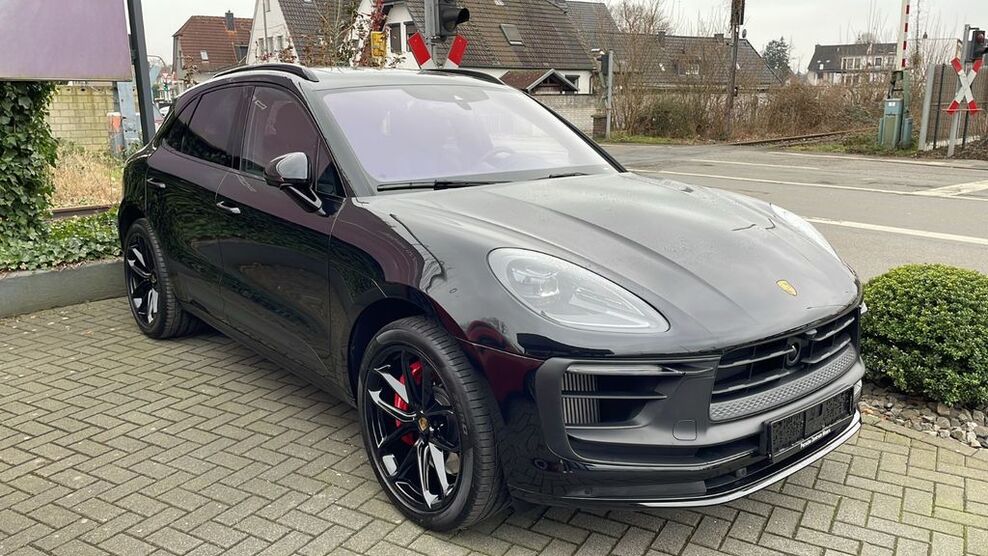 Porsche Macan 31.500 km 86.911 € Oldenburg 26131