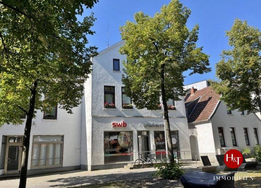 Vegesacker City - Wohn- und Geschäftshaus mit Parkplätzen und Garagen!