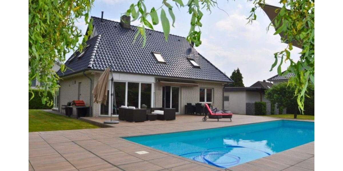 Attraktives Einfamilienhaus auf ruhigem Hintergrundstück mit großem Pool in begehrter Wohnlage! 4 zimmer