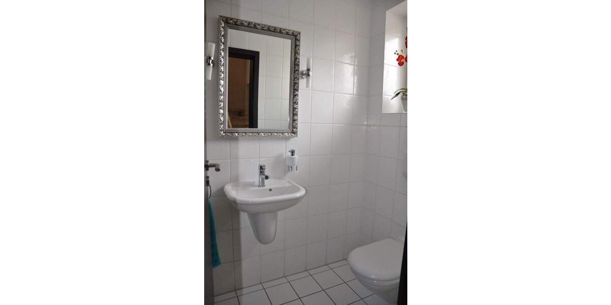 Attraktives Einfamilienhaus auf ruhigem Hintergrundstück mit großem Pool in begehrter Wohnlage! 4 zimmer