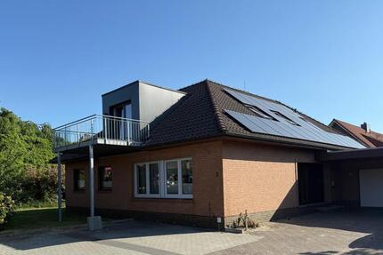 Ein-Zweifamilienhaus in zentraler Lage von Wiefelstede