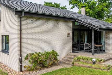 Haus zum Kaufen in Oldenburg 395.000 € 176.37 m² 5 zimmer