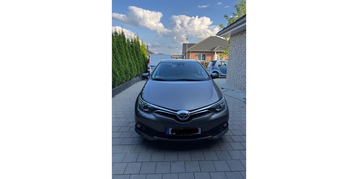 Toyota Auris 134.500 km 13.500 € Ganderkesee 27777