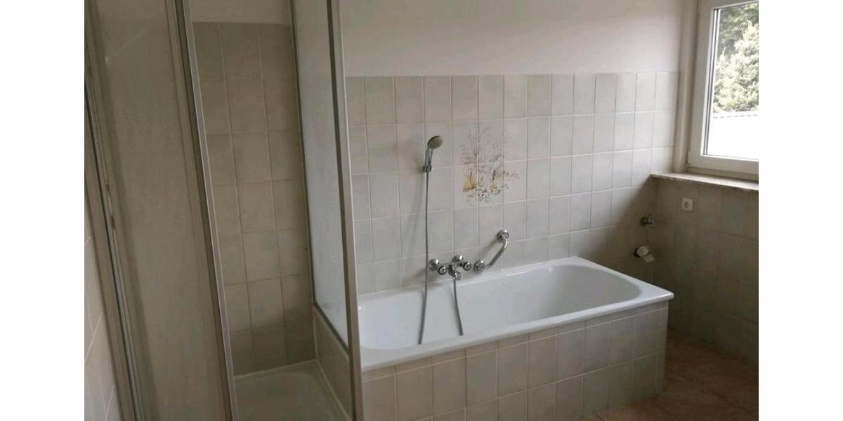 Schöne und geräumige Obergeschosswohnung zu vermieten 4 zimmer