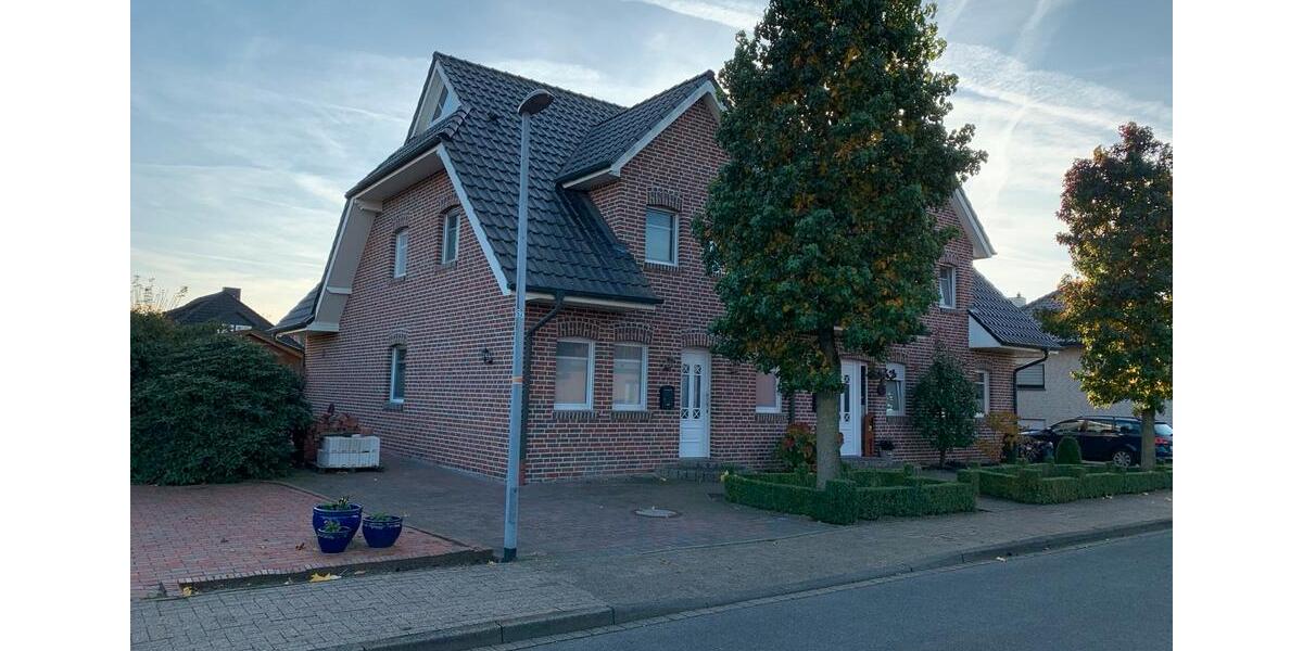 Einfamilienhaus Bösel - 12 Zimmer, 300 m&sup2;, 579.000&euro; | Angebot:24740240