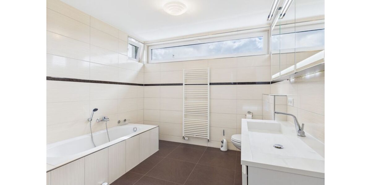 Außergewöhnliches Haus Wohnung über 2 Etagen in ruhiger Lage von Metjendorf-Oldenburg, KFW 70-ModernCarportGarten Wohnen am Rande von Oldenburg - Doppelhaushälfte Wiefelstede / Metjendorf Metjendorf | Angebot:26312135