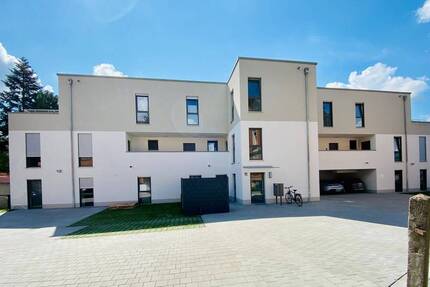 NEUBAU: Exklusive 3-Zi.-Wohnung im Erdgeschoss mit sonniger Terrasse & Garten - Erstbezug