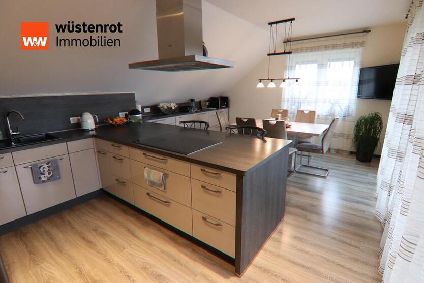 Großzügige Dachgeschoßwohnung (KFW 70) mit EBK und Balkon, in einem Zweifamilienhaus, ab dem 01.09.2025, in Wardenburg zu vermieten!