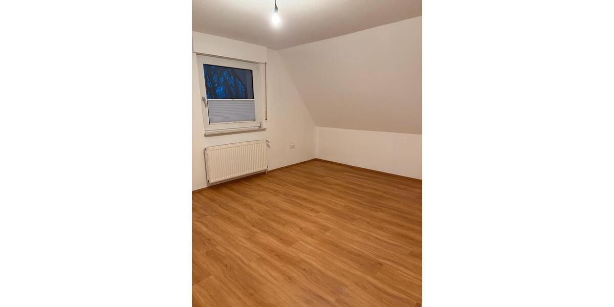 Dachgeschoßwohnung Friesoythe - 3 Zimmer, 110 m&sup2;, 650&euro; | Angebot:25380278