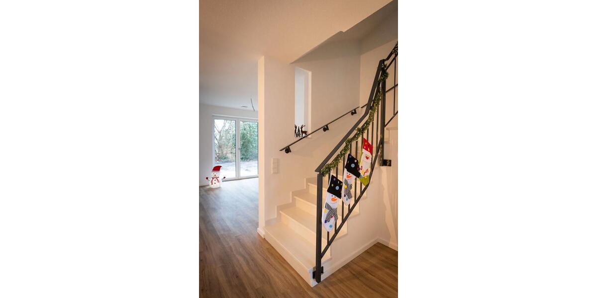 Reihenhaus Edewecht - 6 Zimmer, 122 m&sup2;, 1.710&euro; | Angebot:23857364