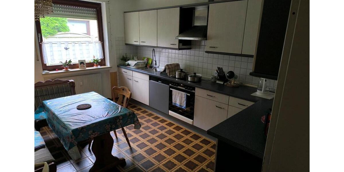 Einfamilienhaus mit 180 m2 Wohnfläche, voll unterkellert 7 zimmer