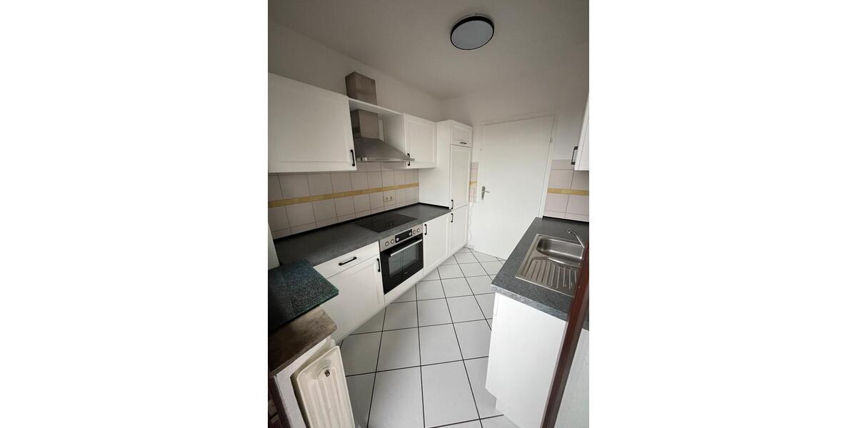 Helle 3 Zimmer Wohnung, Erstbezug nach Sanierung, Balkon und EBK 3 zimmer