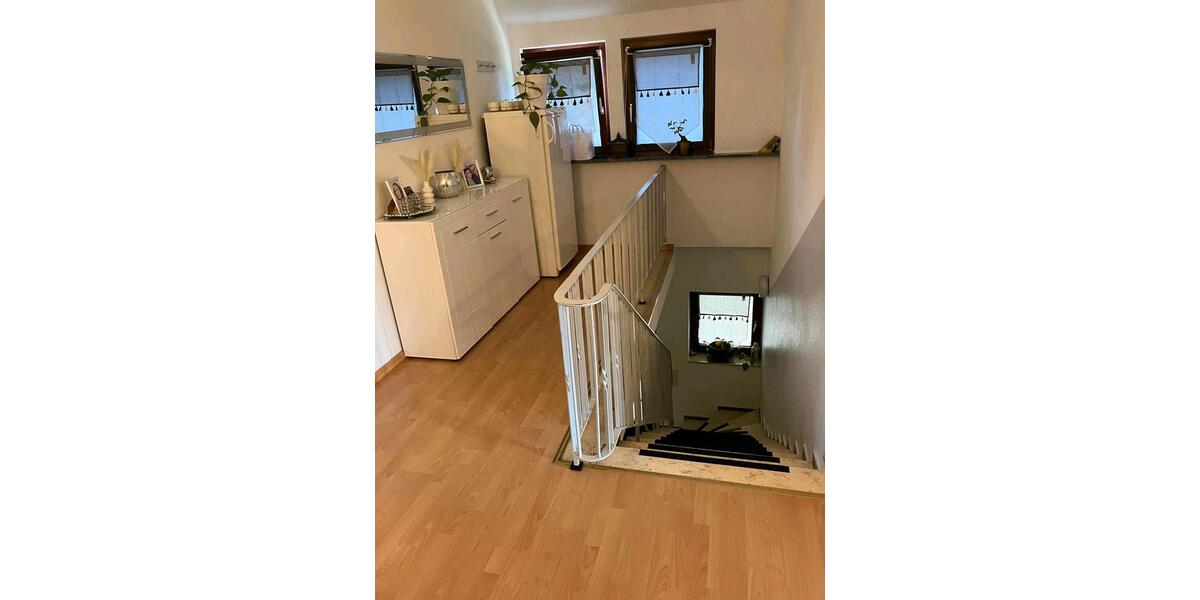 Einfamilienhaus mit 180 m2 Wohnfläche, voll unterkellert 7 zimmer