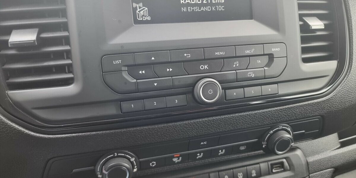 Opel Zafira Life Edition M Vivaro 9-Sitzer Automatik 87.900 km 28.900 &euro; Garrel 49681