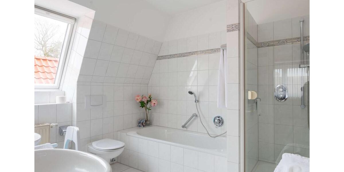 Dachgeschoßwohnung Bad Zwischenahn - 3.5 Zimmer, 127 m&sup2;, 1.200&euro; | Angebot:25783968