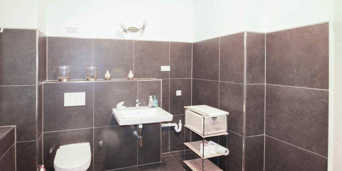 Aufgepaßt!!! Sanierte Innenstadtwohnung, unterschiedlich nutzbar (Büro Praxis oder Wohnung) 2 zimmer