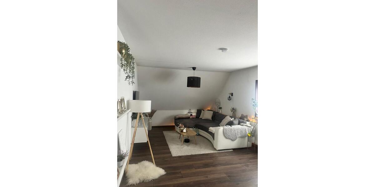 Dachgeschoßwohnung Schwanewede - 3.5 Zimmer, 120 m&sup2;, 900&euro; | Angebot:25368322