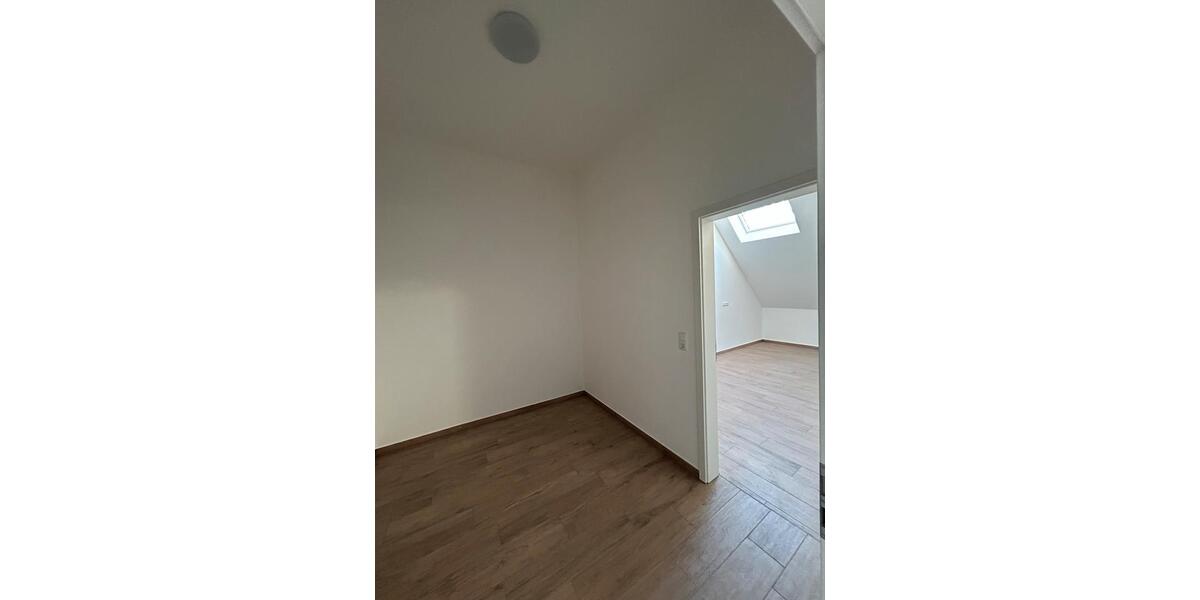 Dachgeschoßwohnung Bad Zwischenahn - 5 Zimmer, 125 m&sup2;, 1.500&euro; | Angebot:24565461