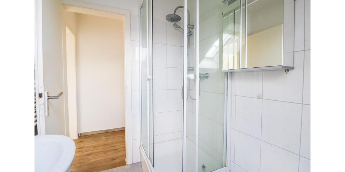 Dachgeschoßwohnung Rastede - 3 Zimmer, 80 m&sup2;, 790&euro; | Angebot:25270681