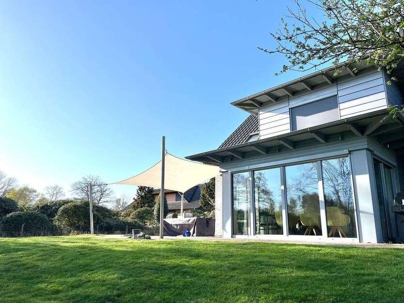 Haus zum Mieten in Edewecht 2.100 € 155.62 m²