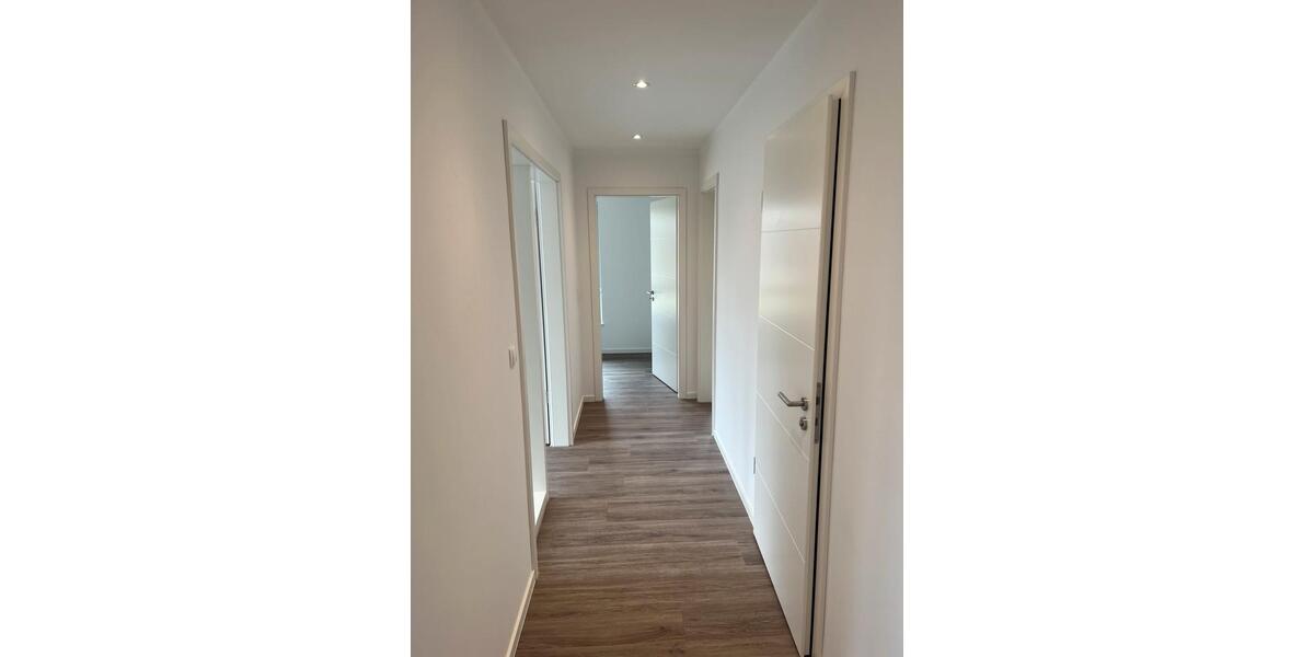 Moderne helle 3-Zimmerwohung, Terrasse, Einbauküche und Carport 3 zimmer