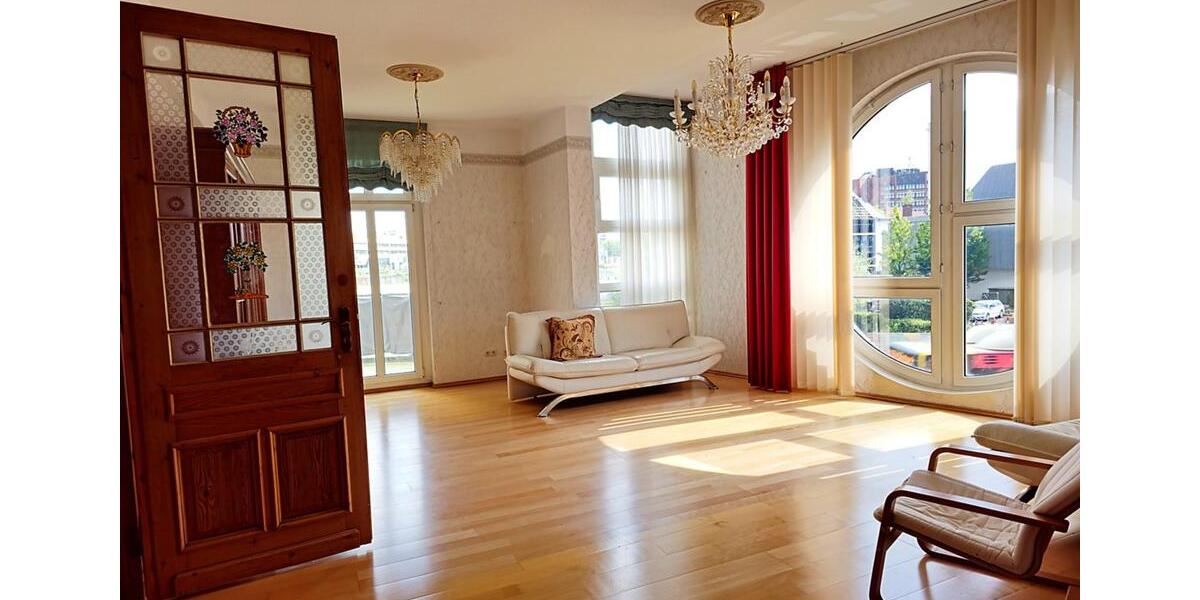 Schön möblierte Wohnung mit Wintergarten, Terrasse und Stellplatz 4 zimmer