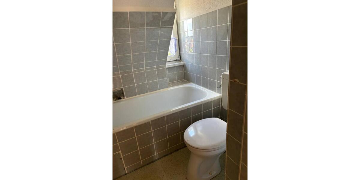 Dachgeschoßwohnung Oldenburg Ziegelhof - 3 Zimmer, 50 m&sup2;, 380&euro; | Angebot:24700955