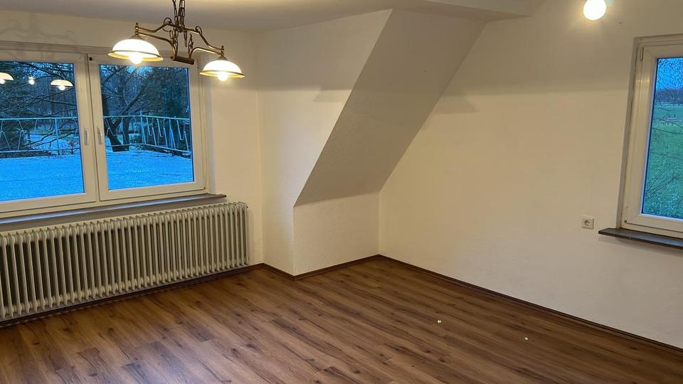 Dachgeschoßwohnung Edewecht - 3 Zimmer, 94 m&sup2;, 800&euro; | Angebot:25872614