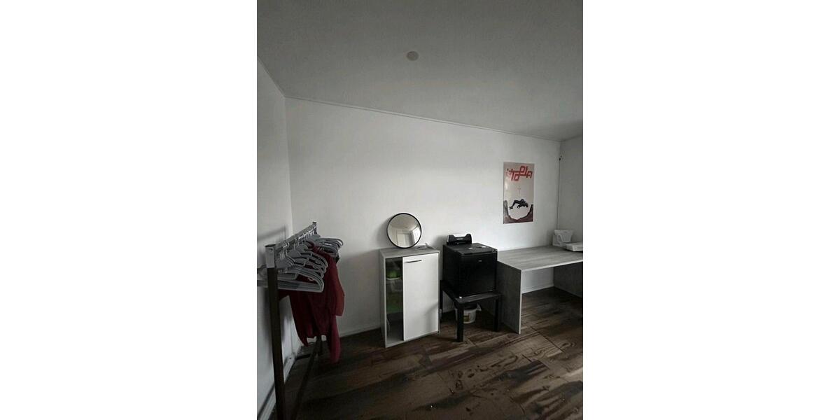 WG-Zimmer in moderner Neubauwohnung 5 zimmer