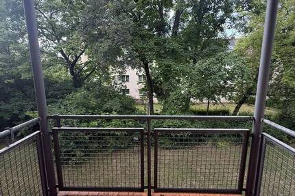 Möckern...Balkon+Laminat+Eckwanne...Alles, was dein Herz begehrt!