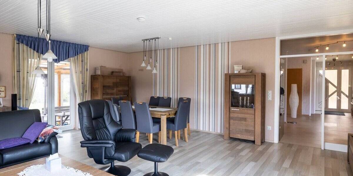 *** ZWEIFAMILIENHAUS in TOP LAGE mit TOP ZUSTAND und MODERNISIERTEM DACH *** 5 zimmer