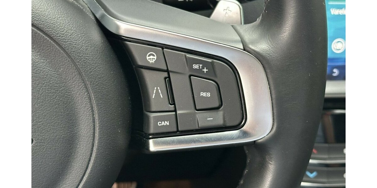 Jaguar F-Pace 3,0 D AWD R-Sport +AHK+Panorama+Navi+Kamera 92.200 km 28.990 € Jaderberg 26349