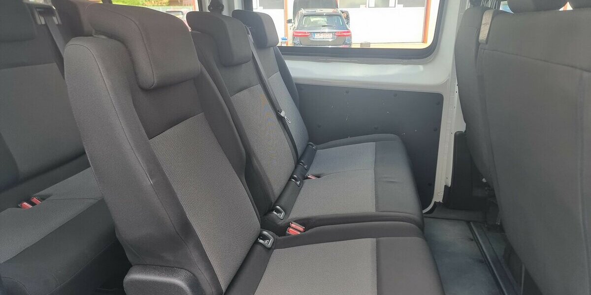 Opel Zafira Life Edition M Vivaro 9-Sitzer Automatik 87.900 km 27.900 &euro; Garrel 49681