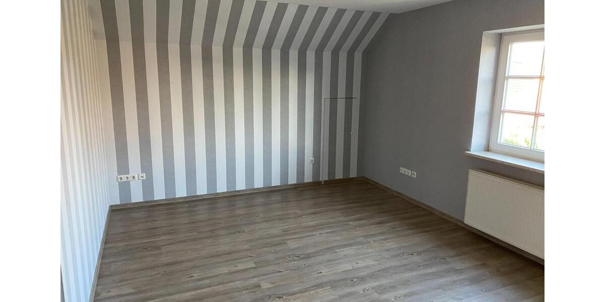 Dachgeschoßwohnung Varel - 3 Zimmer, 101 m&sup2;, 800&euro; | Angebot:25172482