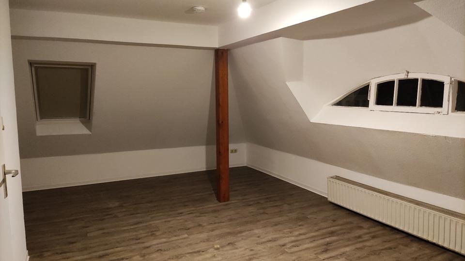 Dachgeschoßwohnung Oldenburg Bürgeresch - 1 Zimmer, 28 m&sup2;, 300&euro; | Angebot:25394126