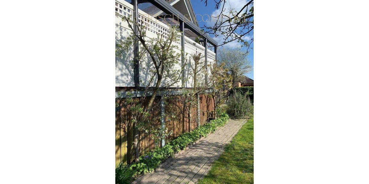 Mehrfamilienhaus, Wohnhaus Varel - 7 Zimmer, 212 m&sup2;, 339.000&euro; | Angebot:26070425