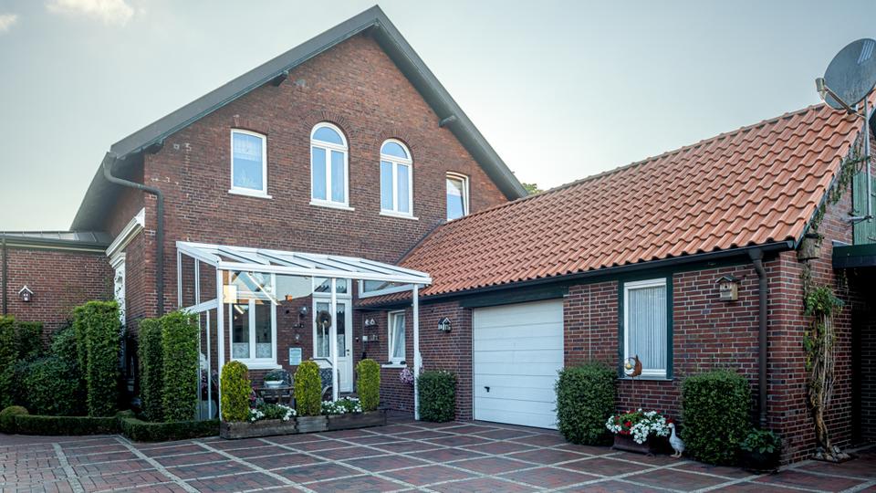 Saniertes, denkmalgeschütztes Wohnhaus mit Garten, Nebengebäuden u. Garage im Herzen von Wiefelstede 8 zimmer
