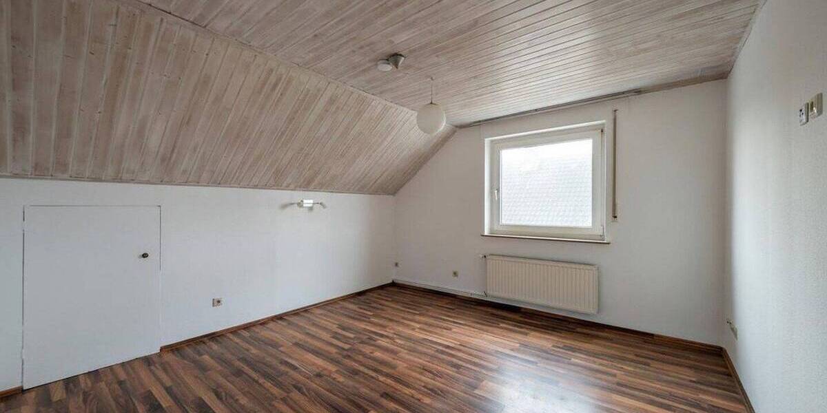 Mehrfamilienhaus, Wohnhaus Varel - 7 Zimmer, 212 m&sup2;, 339.000&euro; | Angebot:26070425