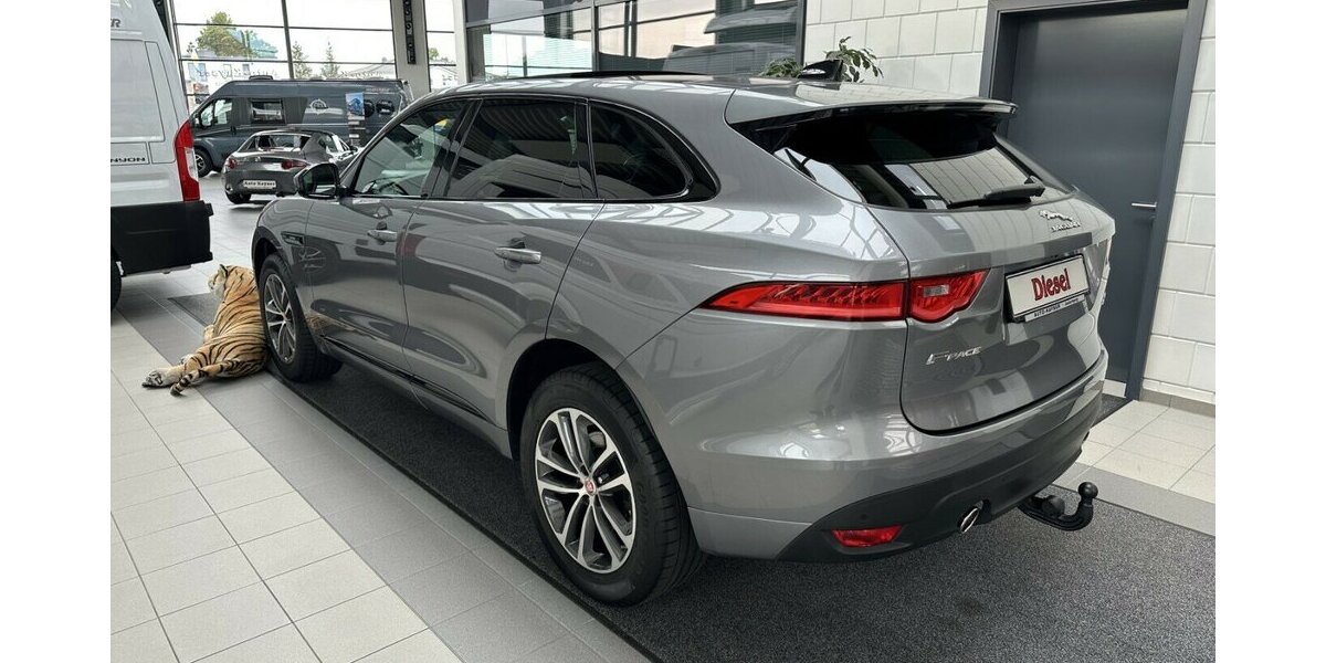 Jaguar F-Pace 3,0 D AWD R-Sport +AHK+Panorama+Navi+Kamera 92.200 km 28.990 € Jaderberg 26349
