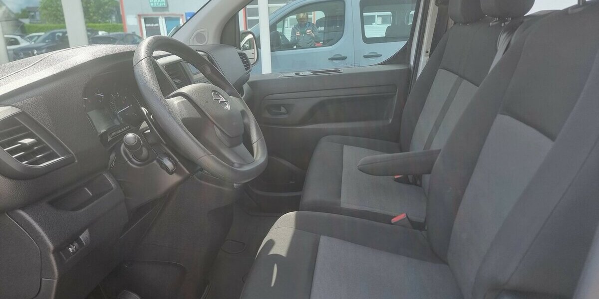 Opel Zafira Life Edition M Vivaro 9-Sitzer Automatik 87.900 km 27.900 &euro; Garrel 49681