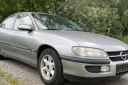 Opel Omega 110.000 km 1.790 € Bremen 28197