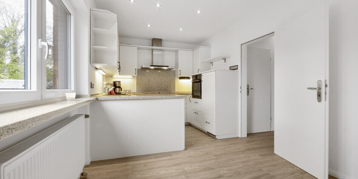 Ganderkesee-Schierbrok Renoviertes Einfamilienhaus in Feldrandlage mit Keller, Garage und EBK - Einfamilienhaus Ganderkesee | Angebot:26366702