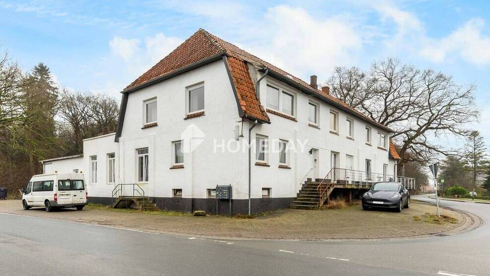 Ideal für Investoren! Fortlaufend modernisiertes MFH mit 9 Wohnungen auf 2800 m² großem Grundstück