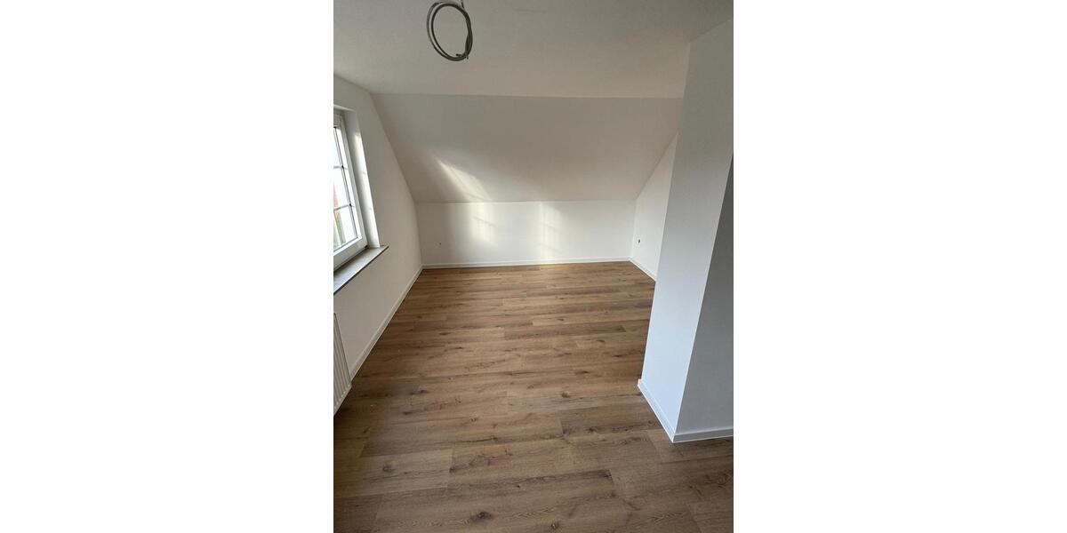 Dachgeschoßwohnung Westerstede - 2.5 Zimmer, 120 m&sup2;, 1.200&euro; | Angebot:24576326