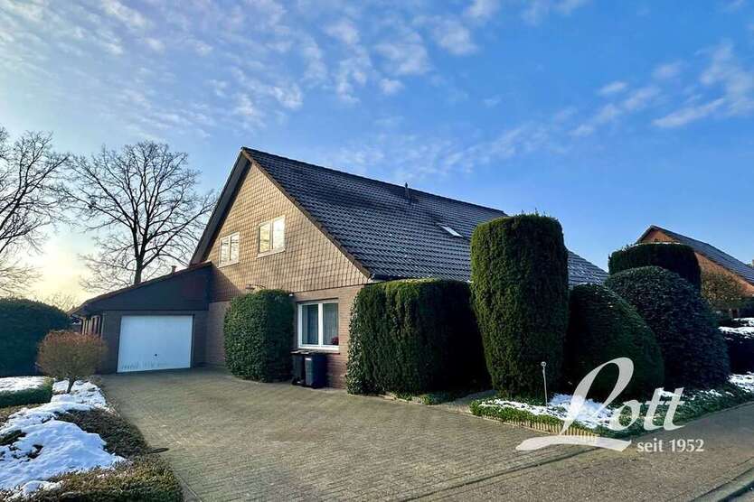Haus zum Kaufen in Westerstede Ocholt 320.000 € 217 m²