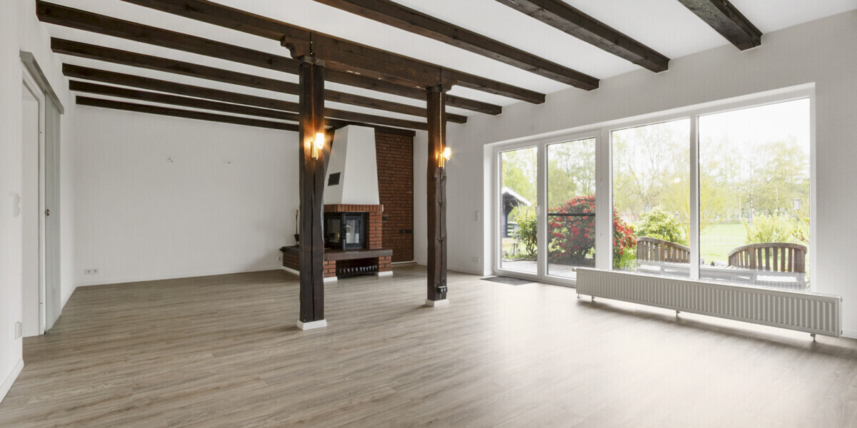 Ganderkesee-Schierbrok Renoviertes Einfamilienhaus in Feldrandlage mit Keller, Garage und EBK - Einfamilienhaus Ganderkesee | Angebot:26366702