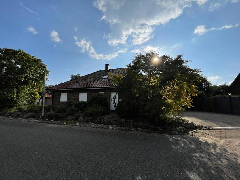 Lichtdurchflutetes Einfamilienhaus mit Kamin und Garten zimmer