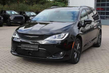 Chrysler Pacifica 84.500 km 39.900 € Bremen 28201