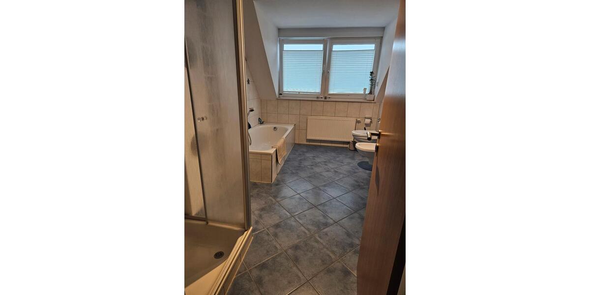 Etagenwohnung Oldenburg Kreyenbrück - 4 Zimmer, 130 m&sup2;, 1.200&euro; | Angebot:25350574